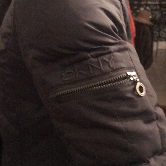 Preloved DKNY winter coat mid length detachable hood - Picture 2 of 9